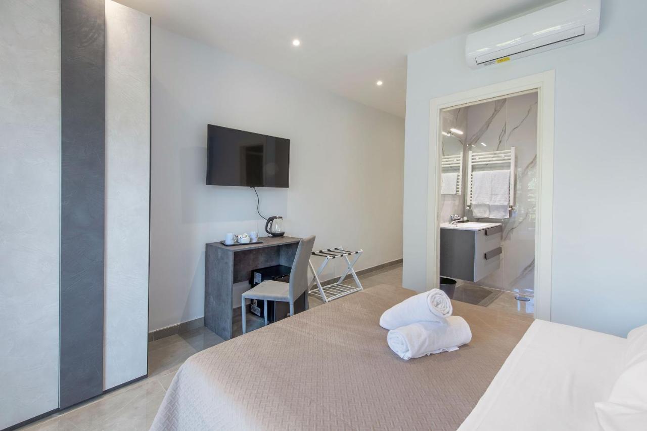 Garibaldi Guest house *
